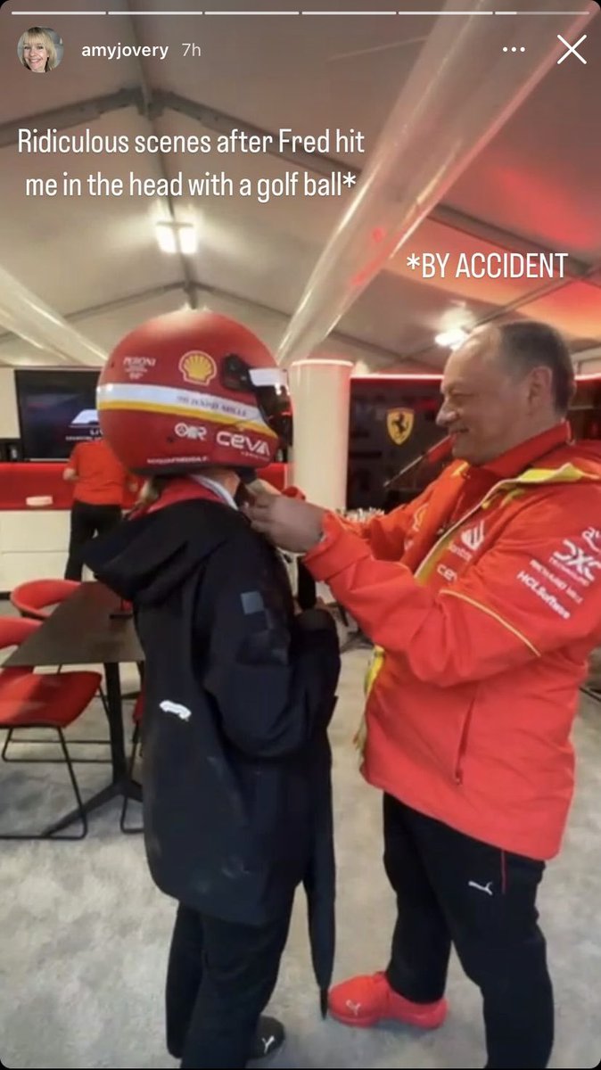 TearOffFR's tweet photo. Fred Vasseur aurait malencontreusement frappé quelqu’un avec une balle de golf et aurait, pour se faire pardonner, offert un casque de mécanicien à cette personne 😭😭😭

(📱Instagram amyjovery / #F1 / #CanadianGP) https://t.co/RBLmj5SEmz