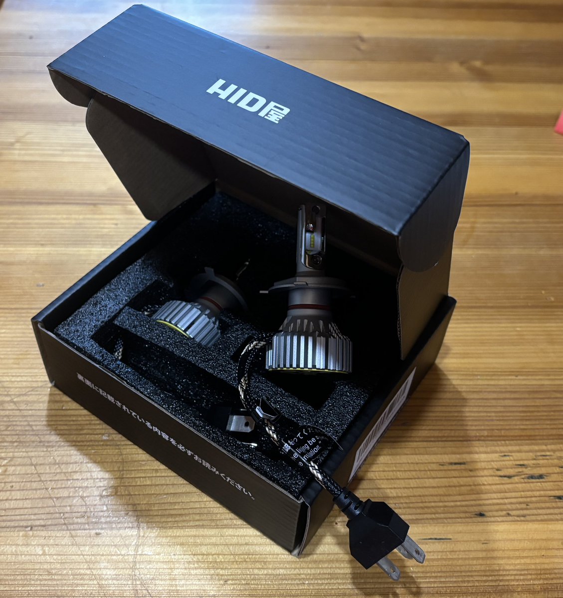 c_sea_see's tweet photo. そして！
あまりにもヘッドライトが暗かったのでHID屋さんのLEDライト購入。

#S200P
#ハイゼットトラック
#ヘッドライト
#HID屋
#LED
#REDMemory https://t.co/RUuwcdNzfv