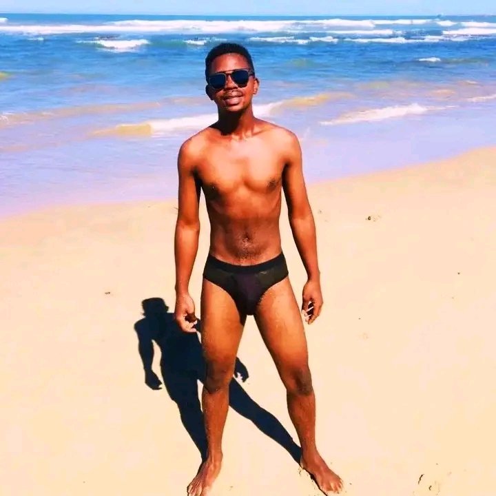 luthoN96's tweet photo. Take me back 🌹😭 to the beach 🏖️⛱️😎 https://t.co/CqhRfbVQWj