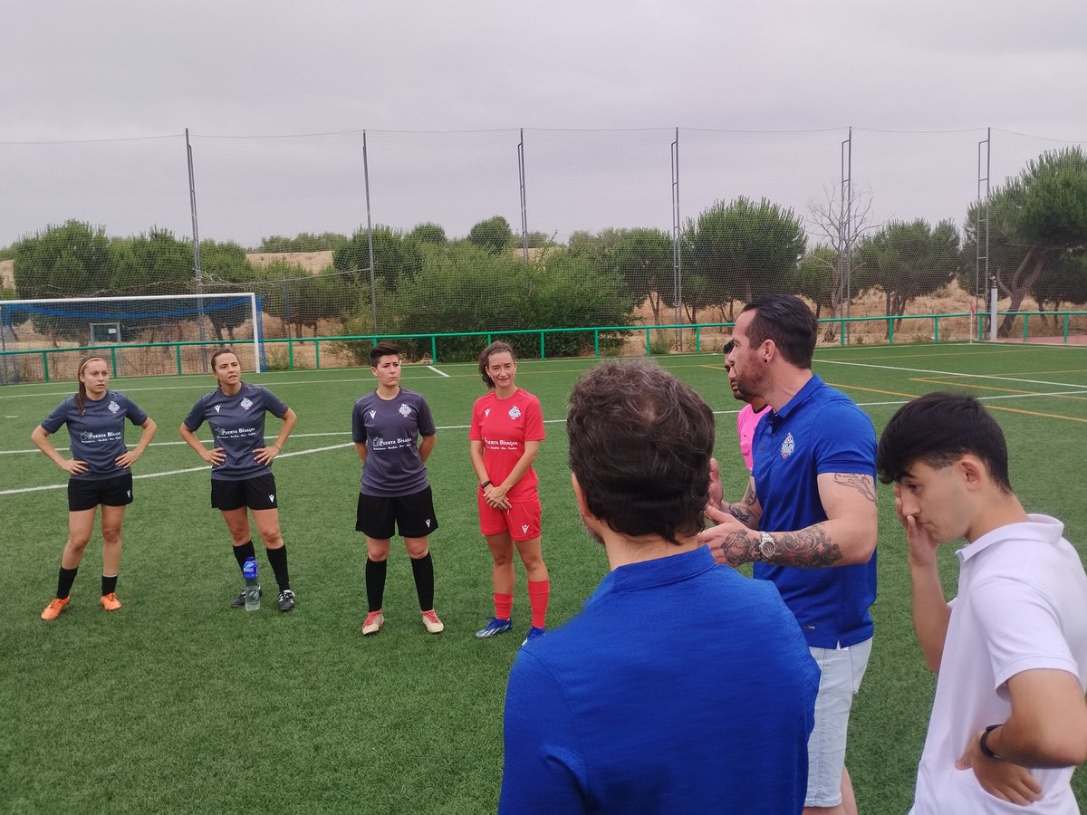 GradaSiete's tweet photo. Final del partido del evento de @Balon_Tierra del partido femenino, con resultado de 3-2 https://t.co/rgQ53NnzMX
