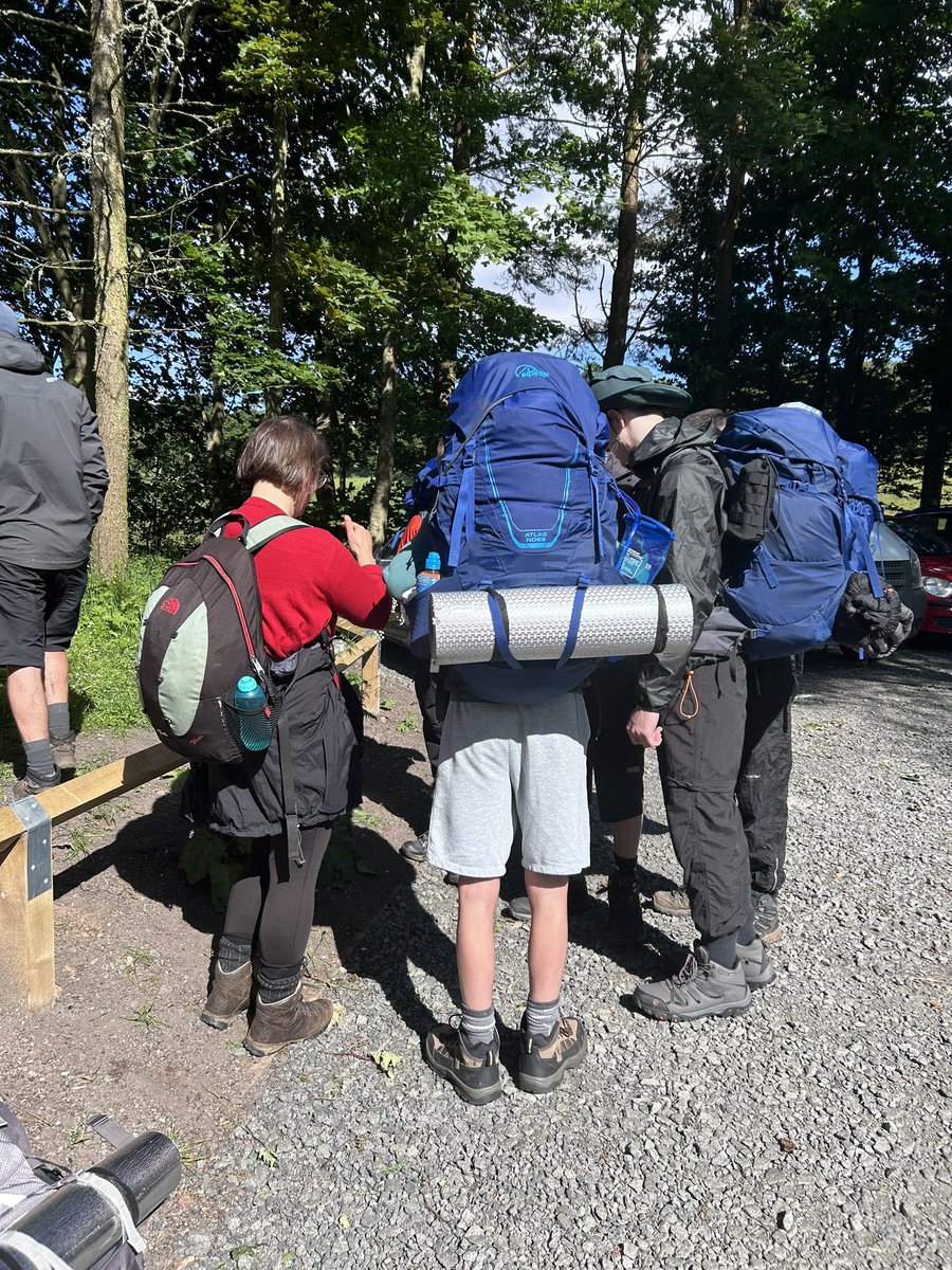 PenicuikHS's tweet photo. Group 2 about to head off on their Bronze Duke of Edinburgh expedition. Have a great trip. #phspride #DofE https://t.co/lV68zxxeyv