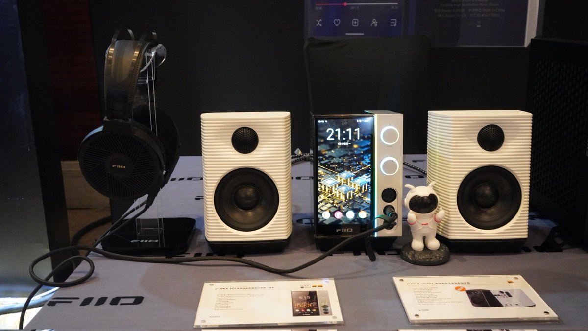 FIIO_official's tweet photo. Canjam Shanghai, Day 1!
Many customers touch and test the 10 Knowles BA design IEMs FA19 today.
#canjamshanghai #FA19 #fiio https://t.co/0SlYJmkj0H