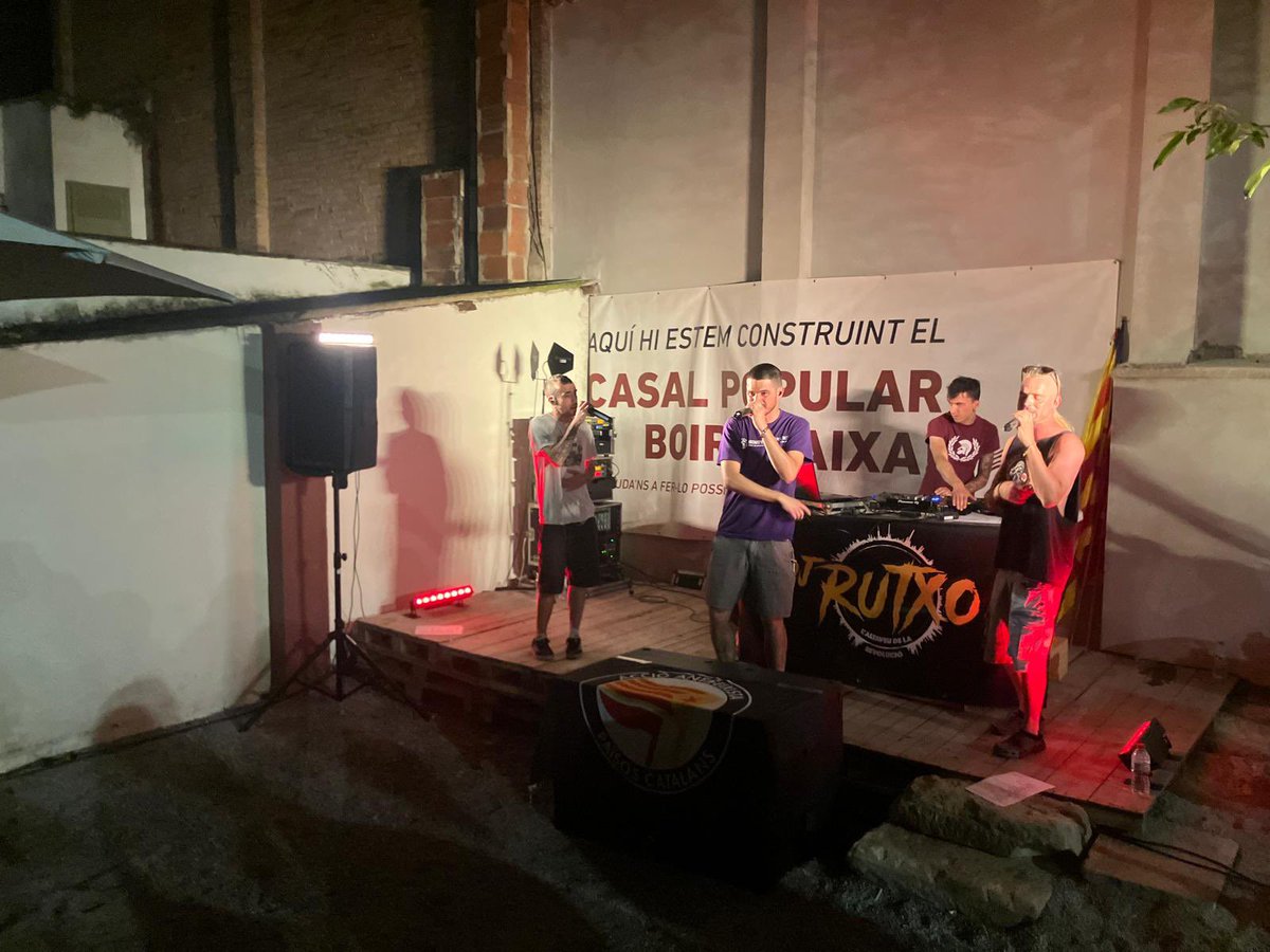 🎉 La reobertura de la terrassa d’ahir va ser tot un èxit!

🍸🫒 Avui més i millor! Vine a fer el vermut a partir de les 11.30h.

🎵 I a partir de les 18.30h, músiques de #Manlleu!