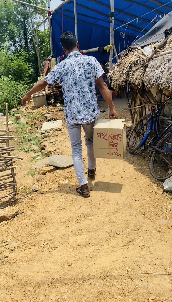 PradhaSiddharth's tweet image. SELF #SATISFICATION ACTIVITY No - 23
ଆଜି "ସାଥୀ ରାସନ କିଟ୍" କାର୍ଯ୍ୟକ୍ରମ ଜରିଆରେ କର୍ତ୍ତବ୍ୟ କରିବାର ସୁଯୋଗ ପାଇଲୁ | #ସାଥୀଟିଏ ହେବାକୁ ଚେଷ୍ଟା କଲୁ 🥰 ଯେଉଁ ସମସ୍ୟା ଗୁଡିକ ଆମ ଦ୍ବାରା ସମାଧାନ ହୋଇ ପାରିବ, ସାମର୍ଥ୍ୟ ଅନୁଯାୟୀ ଆମେ ନିଶ୍ଚୟ ସମାଧାନ କରିବୁ 🇮🇳🇮🇳 #NECESSARY #RASAN #KIT for #defenceless 🙏