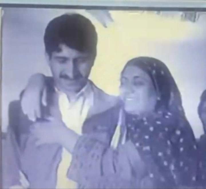 Mahoo2006's tweet photo. بچھڑنا ان سے نا ممکن تھا 
مجھے ان سے ملے زمانہ بیت گیا⁦ #BalochMissingPersonday  
⁦#EndEnforcedDisapperances⁩ https://t.co/GIsKYzObtu