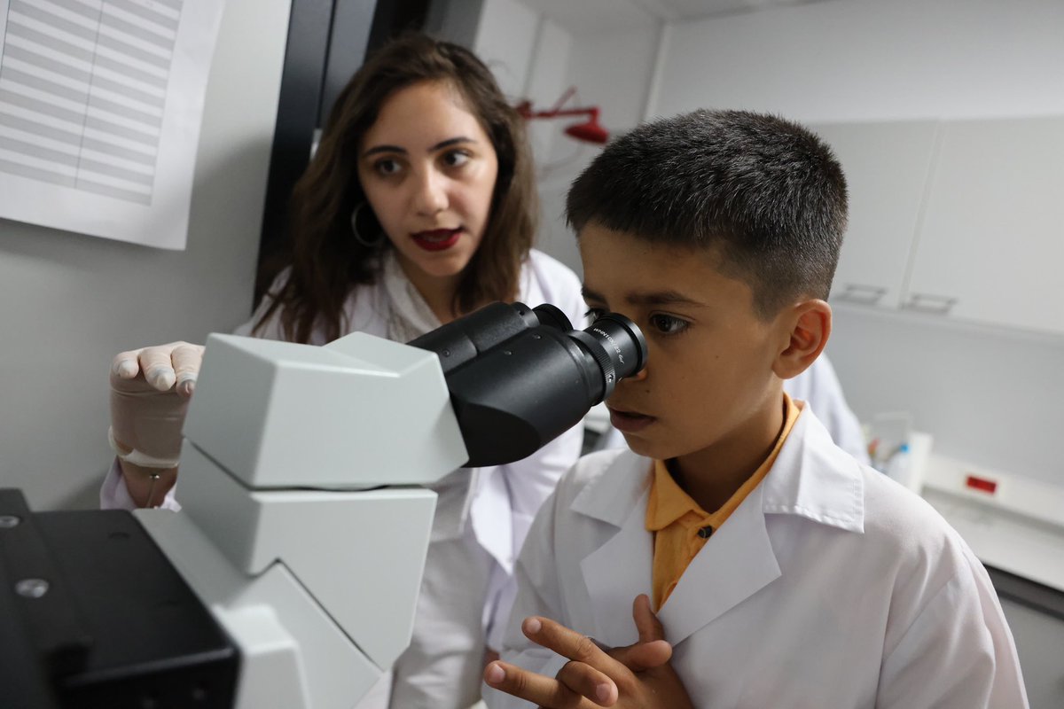 Aram, Yıldız hayaline dokunmaya başladı. Bugün YTÜ’yü ziyaret etti ve gelecekte dünyanın en iyi üniversitelerinden birinde muhteşem bir mühendislik eğitimi almak üzere motivasyonu daha da arttı. 
Biz de ondaki araştırmacı, pratik, çözüm odaklı, yaratıcı potansiyeli gördük. 
Tam