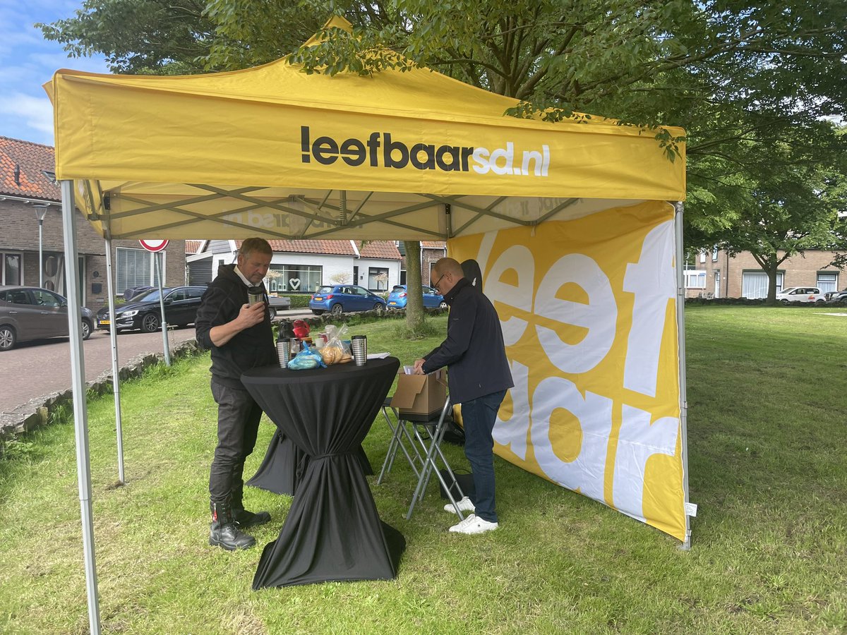 De <a href="/LeefbaarSD/">Leefbaar S-D</a> tent staat tot 12 uur op de Ring in #kerkwerve. <a href="/ronbrink61/">Ron Brink</a> <a href="/roykloplsd/">roykloplsd</a> <a href="/LaurenceHaack/">Laurence Haack</a> gaan graag met de inwoners in gesprek over #wonen en alle andere onderwerpen die spelen in het dorp. Kom je ook? #streekholder