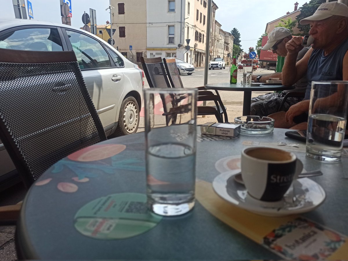 VascoDaSpama's tweet photo. Kafa u lokalnom bircu. #Dignano https://t.co/AWOUVGo3XN