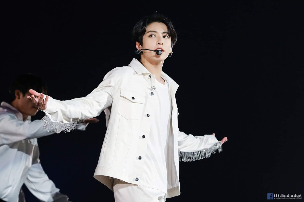 ILUJK57's tweet photo. Euphoria王子、宙に舞いましたね💜

 #Jungkook #SYSFinal
#2024BTSFESTA #BTS11thAnniversary
#BANGBANGCON #BANGBANGCON24 https://t.co/QgbBVHMpyQ