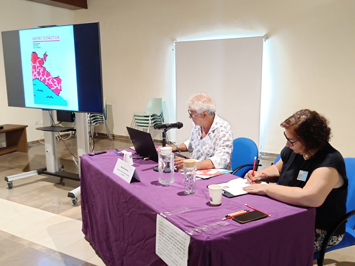 Barrull's tweet photo. Presentacions de projectes al #Recercat #RecercatPV al @MAGaMuseu de @aj_gandia amb @alfonselvell @iramunt @ccentresestudis @iramunt @MCarmeJF74 @RevCaramella @escolatv https://t.co/yJ8Iy9UKPN