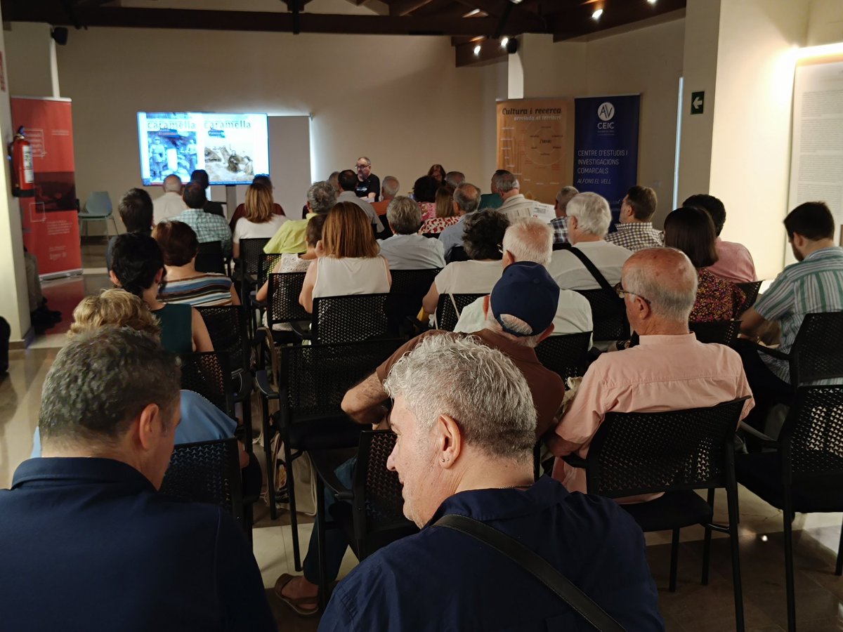 Barrull's tweet photo. Presentacions de projectes al #Recercat #RecercatPV al @MAGaMuseu de @aj_gandia amb @alfonselvell @iramunt @ccentresestudis @iramunt @MCarmeJF74 @RevCaramella @escolatv https://t.co/yJ8Iy9UKPN