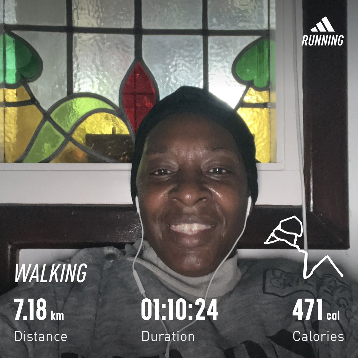 StellaImnot's tweet photo. When you have a good book, walking is so good. https://t.co/sPQEaV9C6D