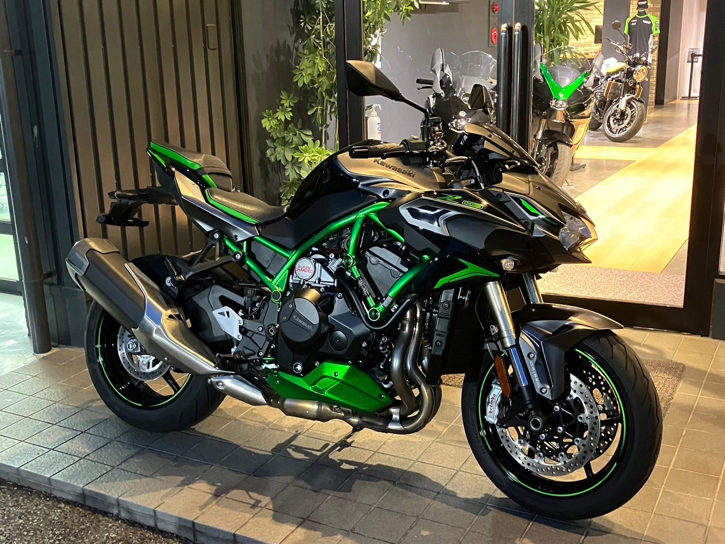 kawasaki zh2(2023)純正マフラー カワサキ、スーパーネイキッドモデル