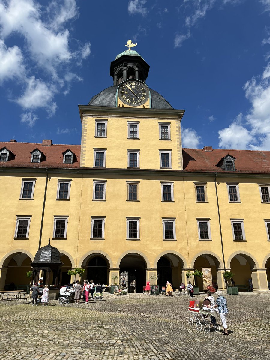 olaferfurt's tweet photo. @ThomasKramerX @MichaWiemer @Michael_Jahn_GB @AHildebrandt70 In der Moritzburg zu #Zeitz treffen Dich gerade viele Menschen mit #ZeKiWa Kinderwagen, besser als manches Oldtimertreffen https://t.co/4cIN793OLP