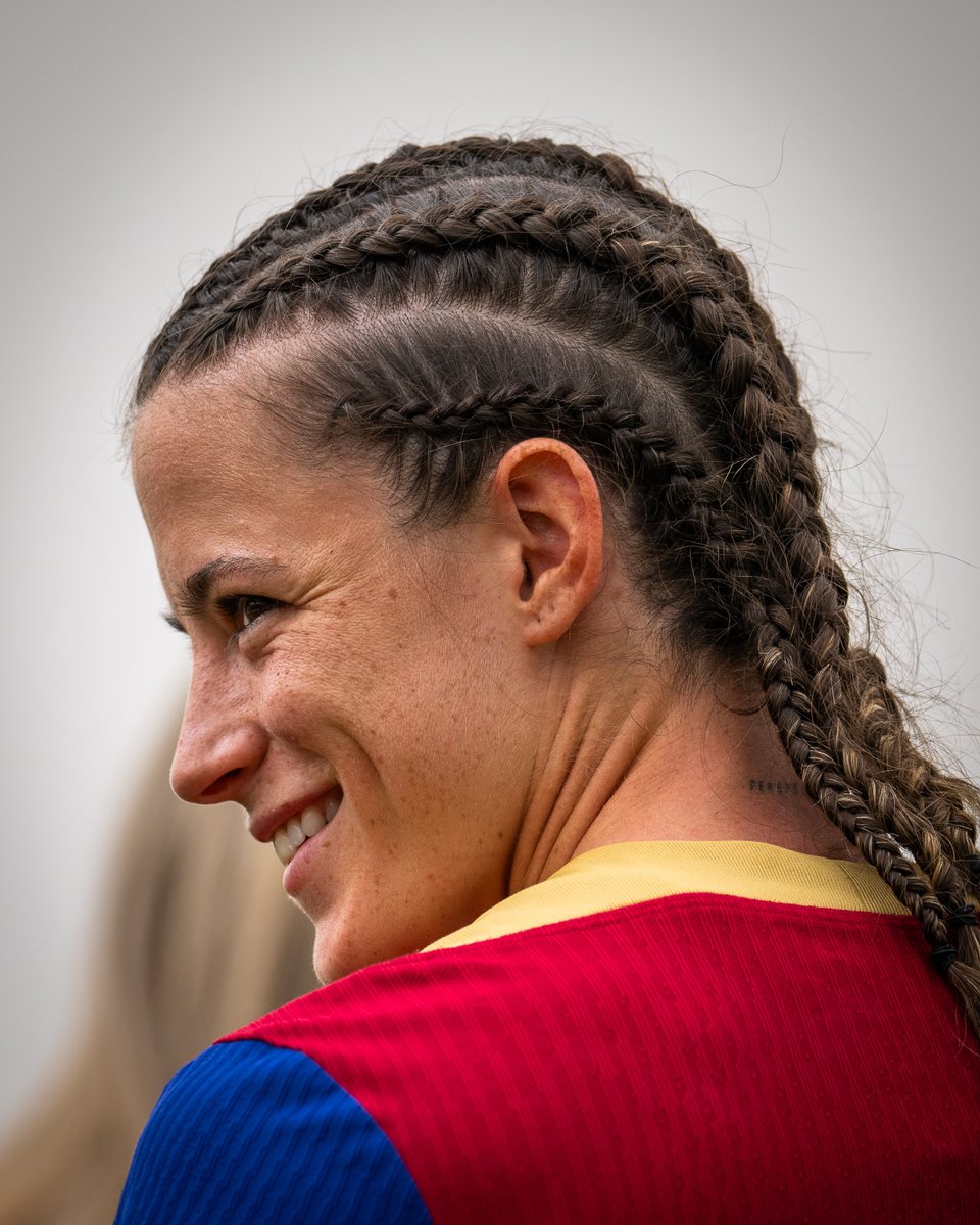 FCBfemeni's tweet photo. ✂️😎 https://t.co/NInVVcCddO