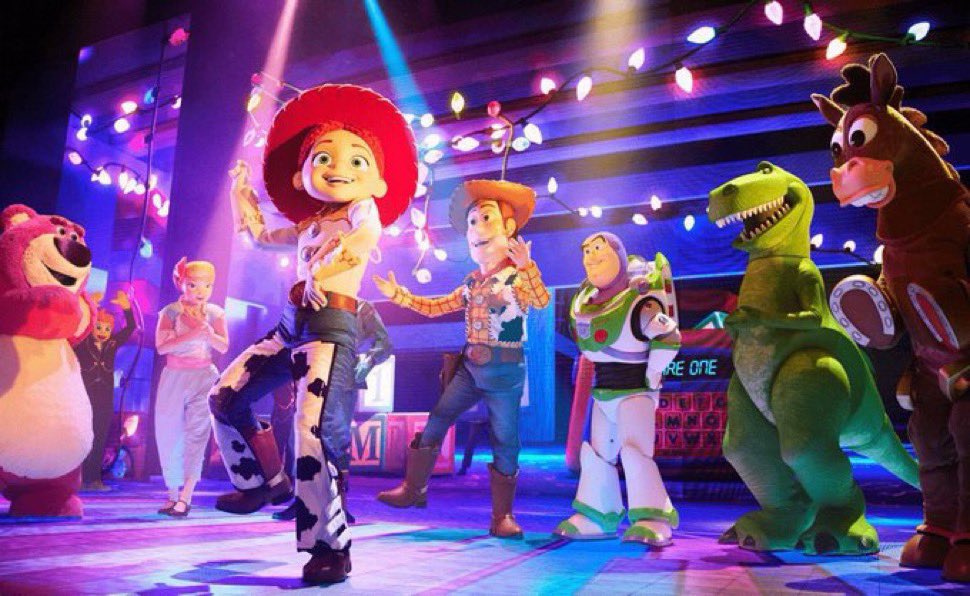 ‘TOGETHER: a Pixar Musical Adventure’ returns to Studio Theater at <a href="/DisneylandParis/">Disneyland Paris</a> today. 

This season, an additional show has been added daily, making a total of 5 performances at 11:10 AM, 12:20 PM, 1:30 PM, 3:40 PM, and 4:50 PM 🪁