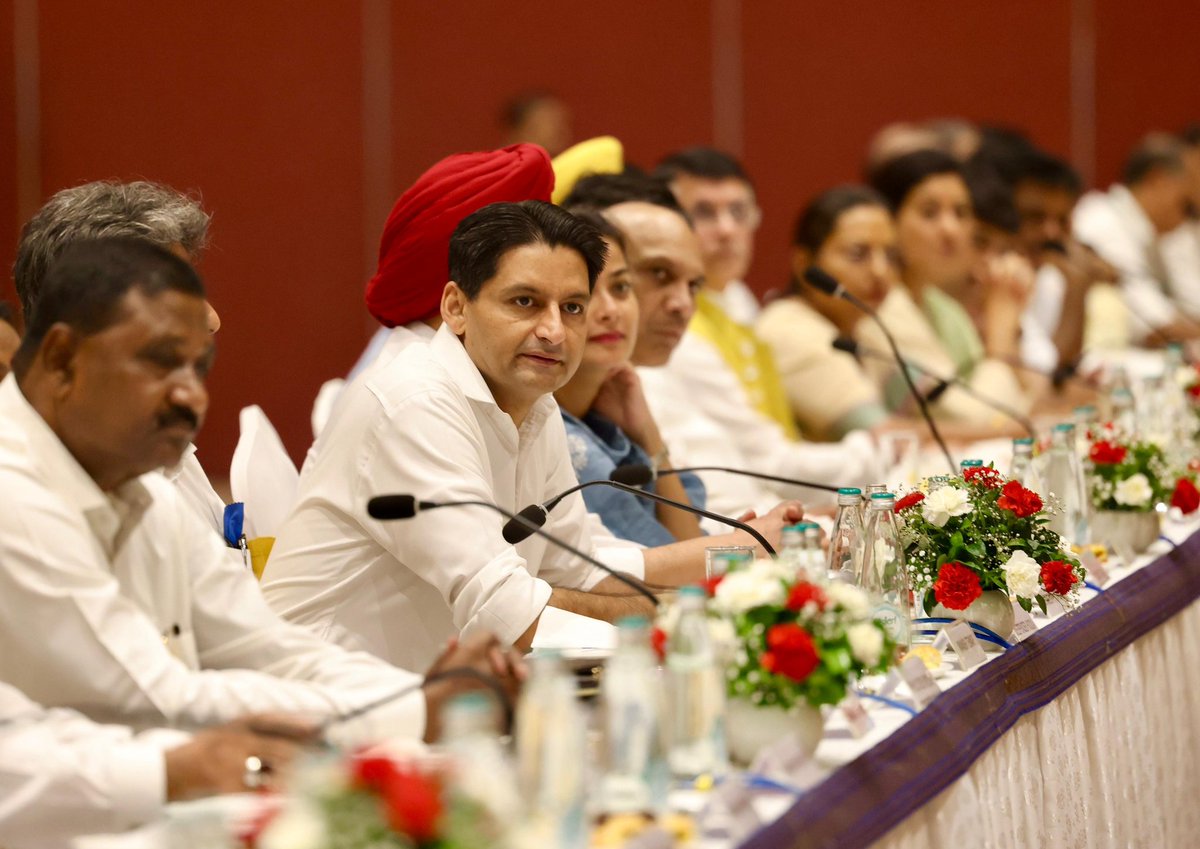 DeependerSHooda's tweet photo. आज दिल्ली में विस्तारित कांग्रेस वर्किंग कमेटी (CWC) की बैठक में शामिल हुआ। https://t.co/JCFHrEx9OF