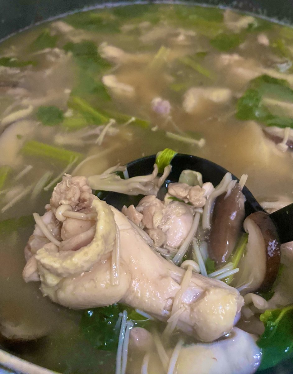 yukarin03041's tweet image. 今日のちゃんこは　#鶏塩ちゃんこ　コラーゲンたっぷり🐓暑かったから塩分補給しなきゃね！#バイ貝　も美味しく煮たよ🐚
待ってまーす！#diva_pwbar #プロレスバー　#名古屋