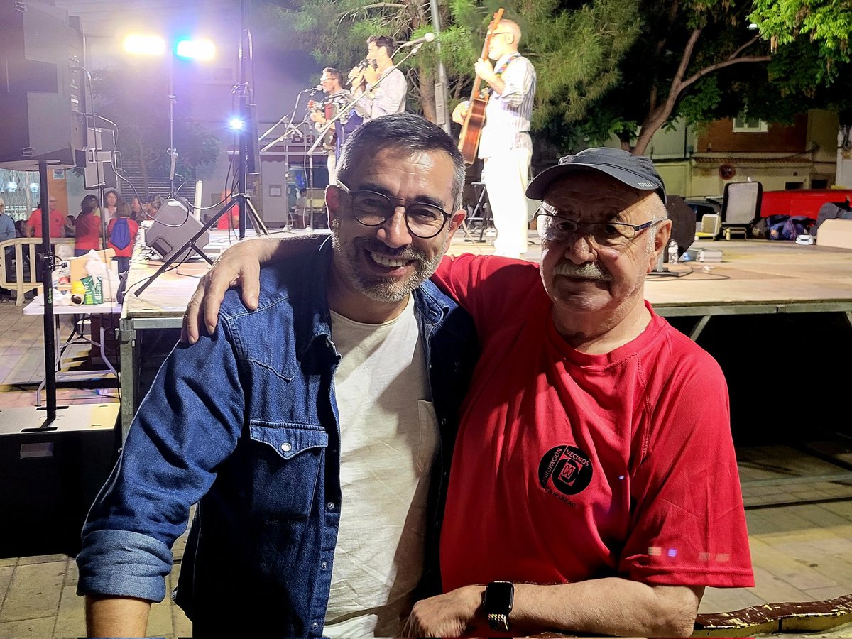 GabrielFerDiaz's tweet photo. ⛵️🎶🥃🔥 He passat la nit a la fresca amb els veïns del barri de #CaNOriac a la seva festa major 2024. Hi hem gaudit de les havaneres del grup #Ultramar i hi hem tastat el tradicional rom cremat. Un any més, gràcies als amics de l'@avv_ca! 👏
🟨 #ElSabadellDeTothom
🧅 #Sabadell https://t.co/eZ0MMU0ExG