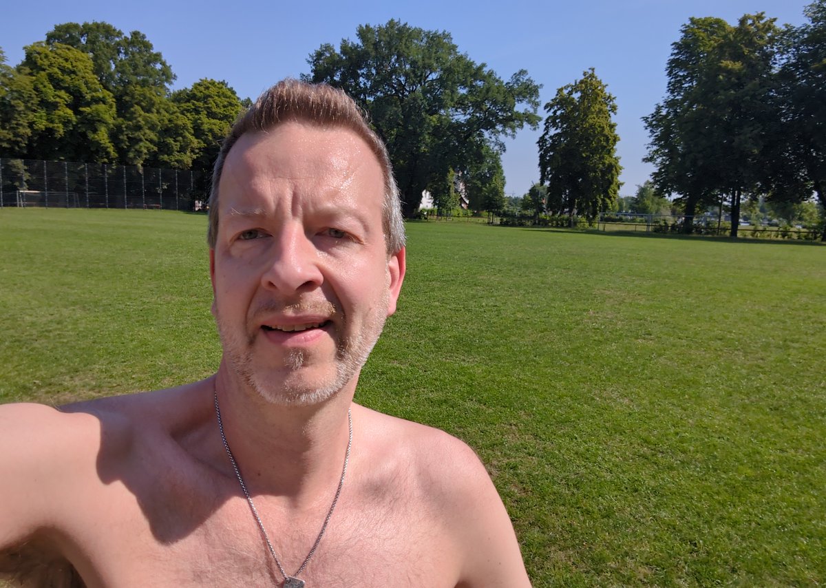 _andreasgrimm's tweet photo. Don't forget ☝️
(despite what they tell you)
HUMANS NEED SUN ☀️
... and also grounding ⚡
Ideally near a (big) tree 🌳
#RunInTheSun https://t.co/2wWUON3LgJ
