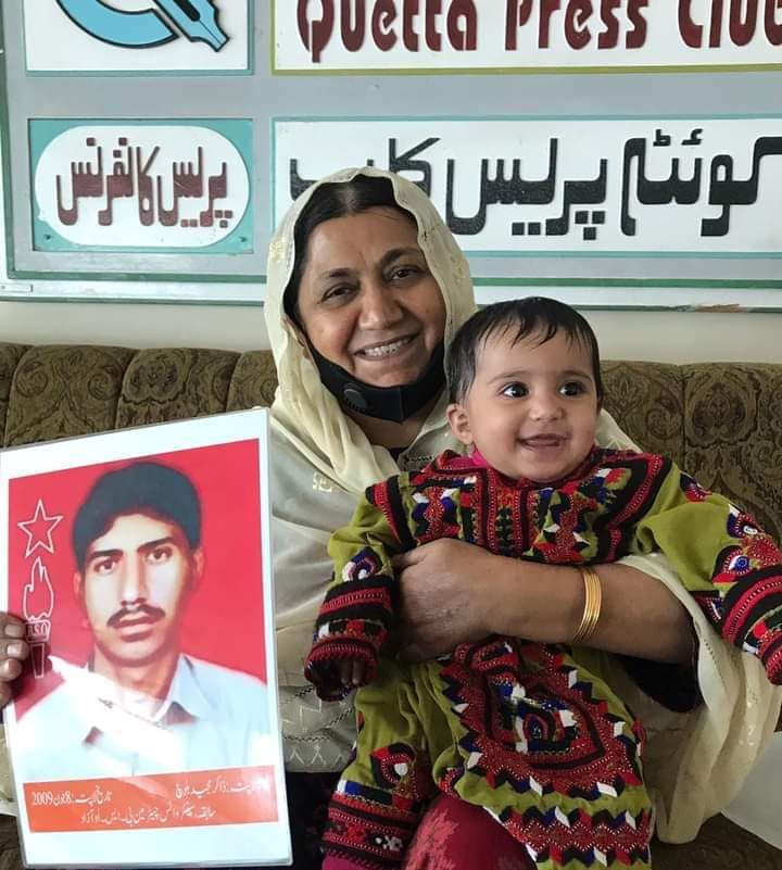 Sarawaan1's tweet photo. میں زاکر مجید کی ماں ہوں
میں سراپا احتجاج ہوں

میں بلوچ عورت ہوں
میں سراپا مزاحمت ہوں

#ReleaseZakirMajeedBaloch
#BalochMissingPersonsDay https://t.co/GBuyoEDt3M
