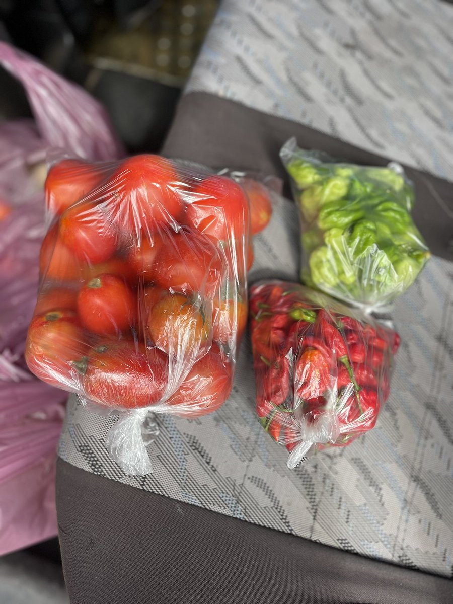 ms_asabea's tweet photo. Green pepper - 40 cedis 
Red pepper - 45 cedis
Tomatoes - 150 cedis 
This is CRAZY!!! How do they expect us to survive in this country? 
Prices of food keep going up everyday. https://t.co/ANtGqJ6yPs