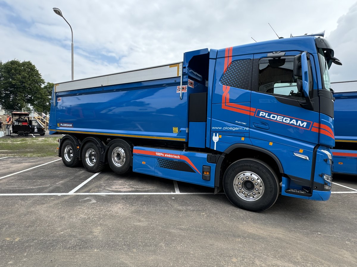 <a href="/Frisobouwgroep/">Friso Bouwgroep</a> <a href="/PetraLandmeter/">Petra Landmeter</a> <a href="/DuraVermeer/">Dura Vermeer</a> <a href="/Cruquiusbrug/">Cruquiusbrug</a> <a href="/koopmansbouw/">Koopmans l TBI</a> Om #Zwolle te beschermen tegen het hoogwater vanuit de IJssel, het Zwarte Water en de Sallandse Weteringen worden de Stadsdijken versterkt. @harrywisse ziet in Overijssel hoe <a href="/DuraVermeer/">Dura Vermeer</a> en <a href="/PloegamBV/">Ploegam BV</a> dat doen. 👇 #dagvandebouw #debouwmaakthet