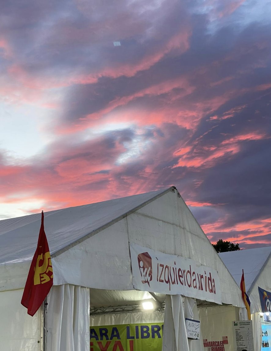 IU Sanfer 🔻 tweet media