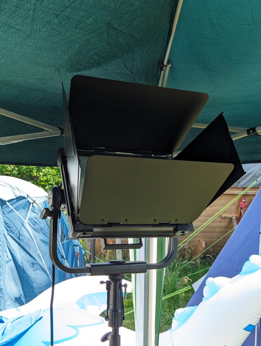 AnNyTr3e's tweet photo. Oh I remembered I wanted to start a thread, with totally "normal" camping equipment.

Starting with an ordinary portable pavilion lamp. https://t.co/0p1WPWlLvJ