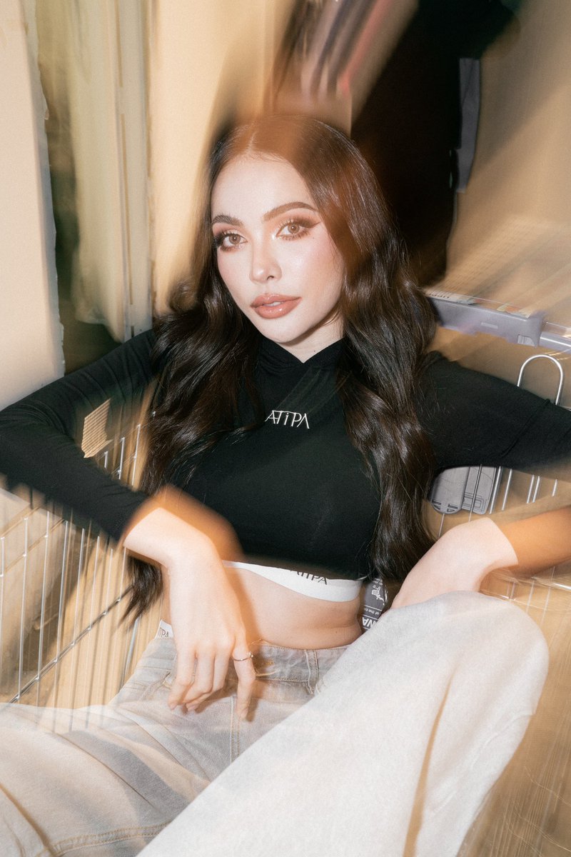 itscharlotty's tweet photo. atipa girls🖤 https://t.co/VlFPcKvOdK