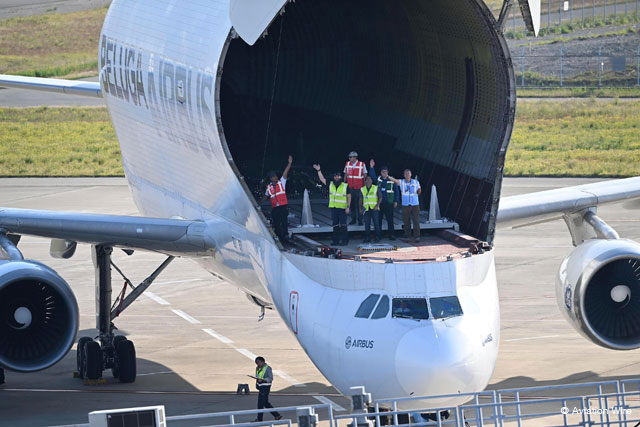 civil_avi's tweet photo. "الطفل" #بيلوجا  🐋 من #ايرباص تتميز طائرة Airbus #BelugaST بوا��دة من أكبر طائرات الشحن اليوم، وتوفر طريقة فريدة لنقل البضائع الجوية كبيرة الحجم في جميع أنحاء العالم 🌏 https://t.co/lOrnc5JTlJ