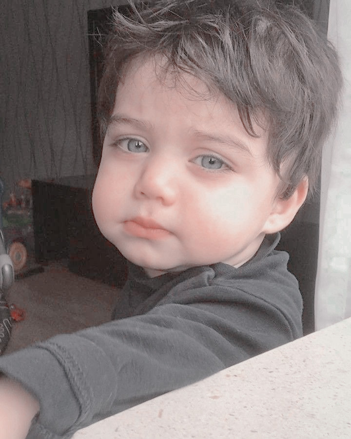 Tiene la misma carita linda que su papi bonito. 🥺💗 <a href="/danielriviao/">𝓓𝐚𝐧𝐢𝐞𝐥 𝐝𝐞 𝓡𝐢𝐯𝐢𝐚</a>