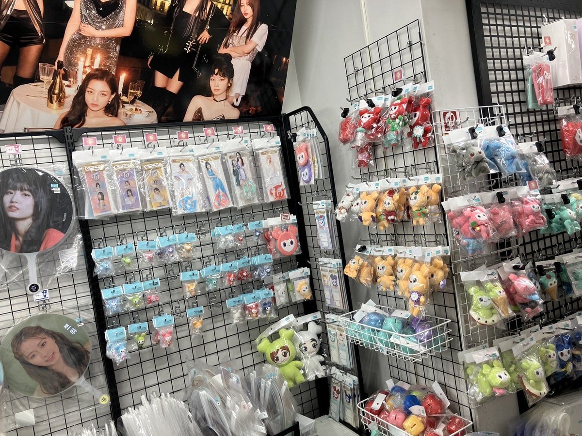 TWICE ランダムトレカ　ナヨン全種　計40枚ほど　『値下げ可能』 TWICE ランダムトレカ ナヨン全種 計40枚ほど 『値下げ可能』 TWICE