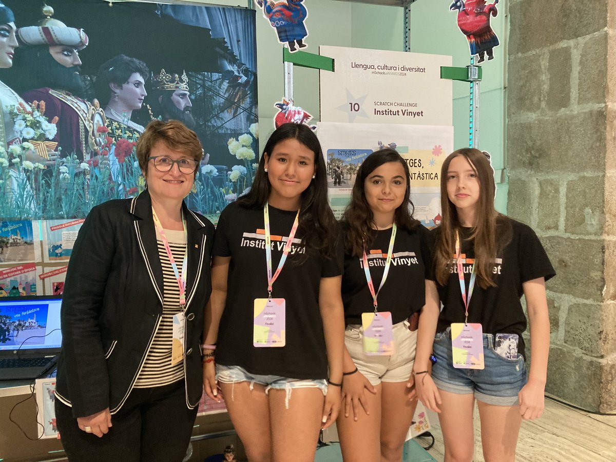 Avui, l’<a href="/sitges_vinyet/">Institut VINYET. Sitges</a> a la Final del concurs  #mSchoolsAwards amb l’equip de 2n d’ESO. El projecte difon les festivitats de Sitges a través d’un videojoc. Ara, amb tot muntat, fent demostracions al públic i esperant que passi el jurat.