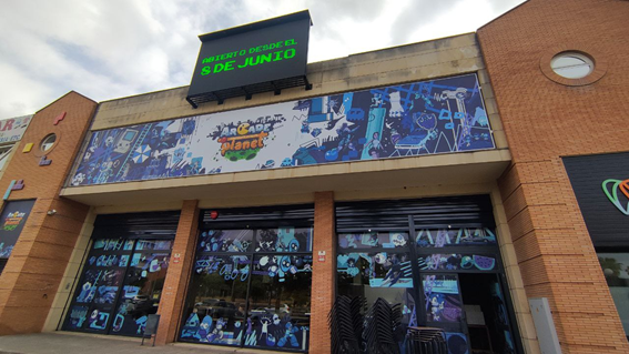 udamaster's tweet photo. Ayer asistí a la pre-inauguración del nuevo @arcade_planet en Bellavista, Sevilla. Queréis un pequeño aperitivo de qué os esperan allí? Este hilo es solo un pequeño adelanto de lo que tienen allí montado. Y perdonad la calidad de las fotos. https://t.co/8wYRsSaX4Y