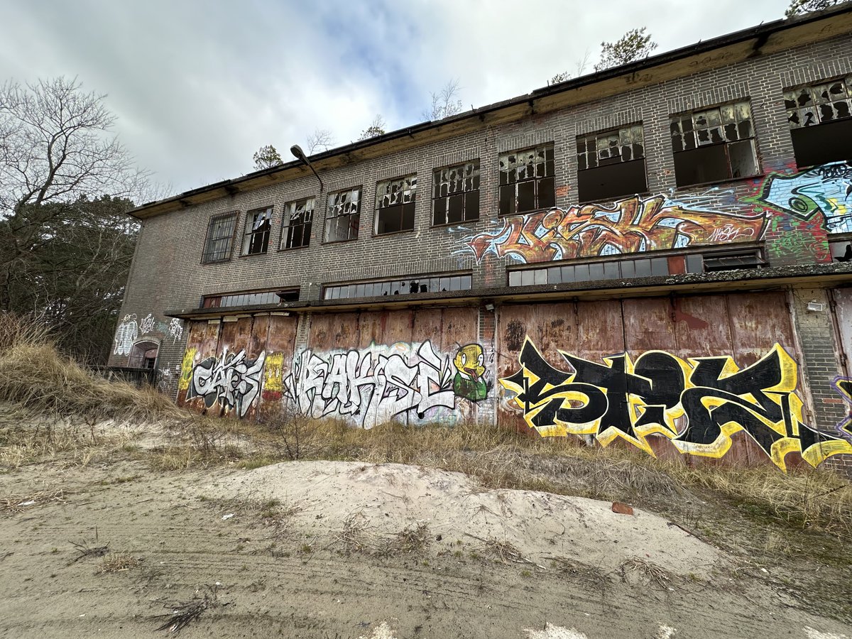 ProjectInvisibl's tweet photo. Opuszczona jednostka wojskowa gdzieś w Zachodniopomorskiem z ciekawą historią. 

Pełny wpis: https://t.co/elFfX7tdEP

 #urbex #historia #IIwojnaswiatowa #militaria #abandoned #photohraphy #architectures #eksploracja https://t.co/hK7HA4ZvUq