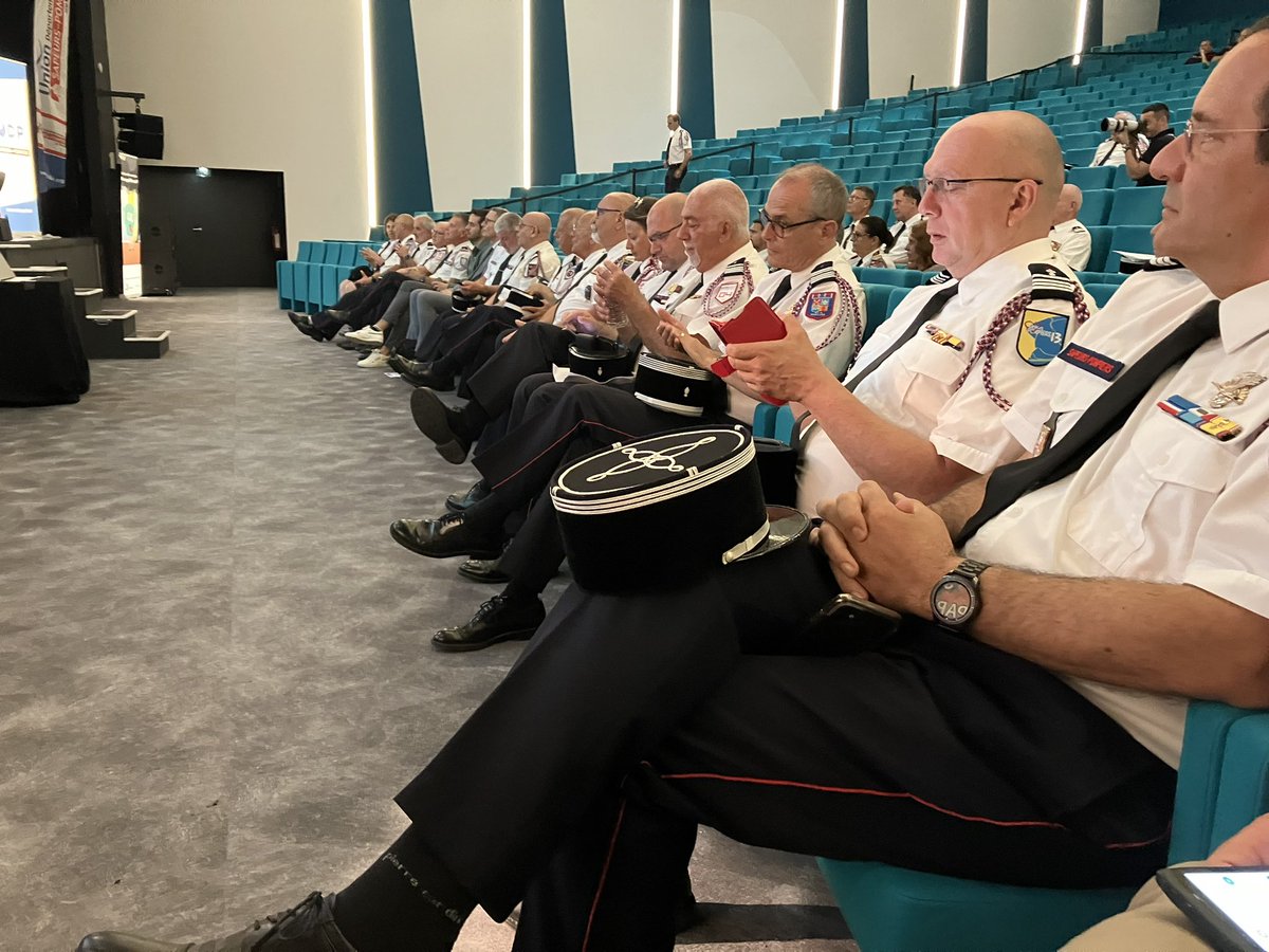 #TheEnd|| Au Palais des congrès d’<a href="/AgdeOfficiel/">Ville d'Agde</a> le temps de l’assemblée générale de l’Union Régionale des Sapeurs-Pompiers Sud Méditerranée est venu en présence de <a href="/BoslandJP/">Jean-Paul Bosland</a> Président de <a href="/PompiersFR/">Pompiers de France</a> &amp; de Jérôme Lopez représentant <a href="/kmesquida/">Kleber Mesquida</a> Président du C.A #SDIS34