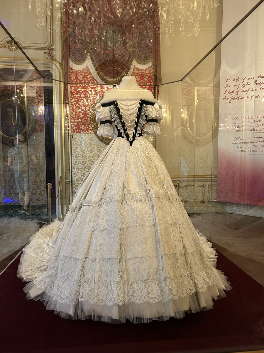 【専用ページ・みづる様】戴冠式 豪華版 ドレス 専用ページ・みづる様】戴冠式 豪華版 ドレス