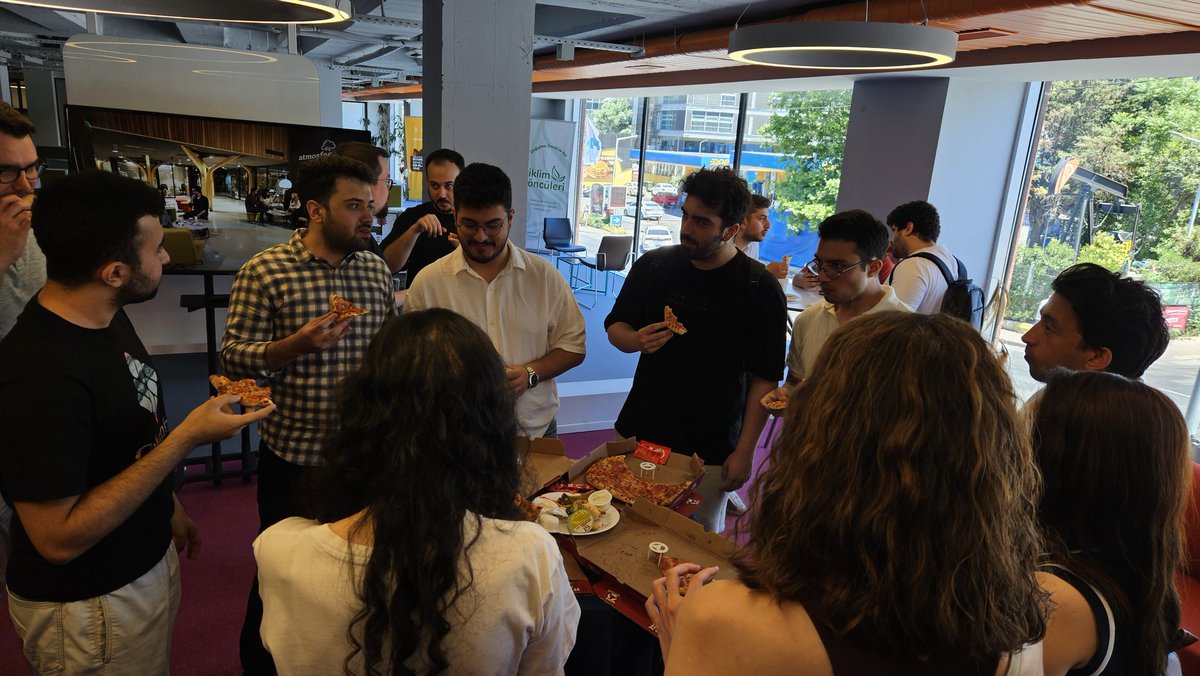 KotlinIstanbul's tweet photo. Can't think a developer conf event without snacks. As promised delicious pizzas served. Enjoy!🥳😋🍕🍹#KotlinConfIst24 #KotlinConf https://t.co/ENrTbn9hd6