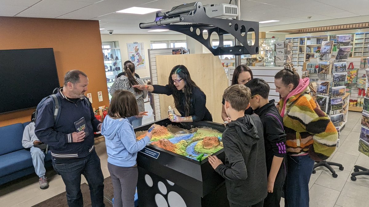 BritGeoSurvey's tweet photo. Welcome to #BGSOpenDay!
We're looking forward to a day celebrating all things Earth Science with our guests, and engaging with budding geologists from across the UK! https://t.co/w9csskEPRe