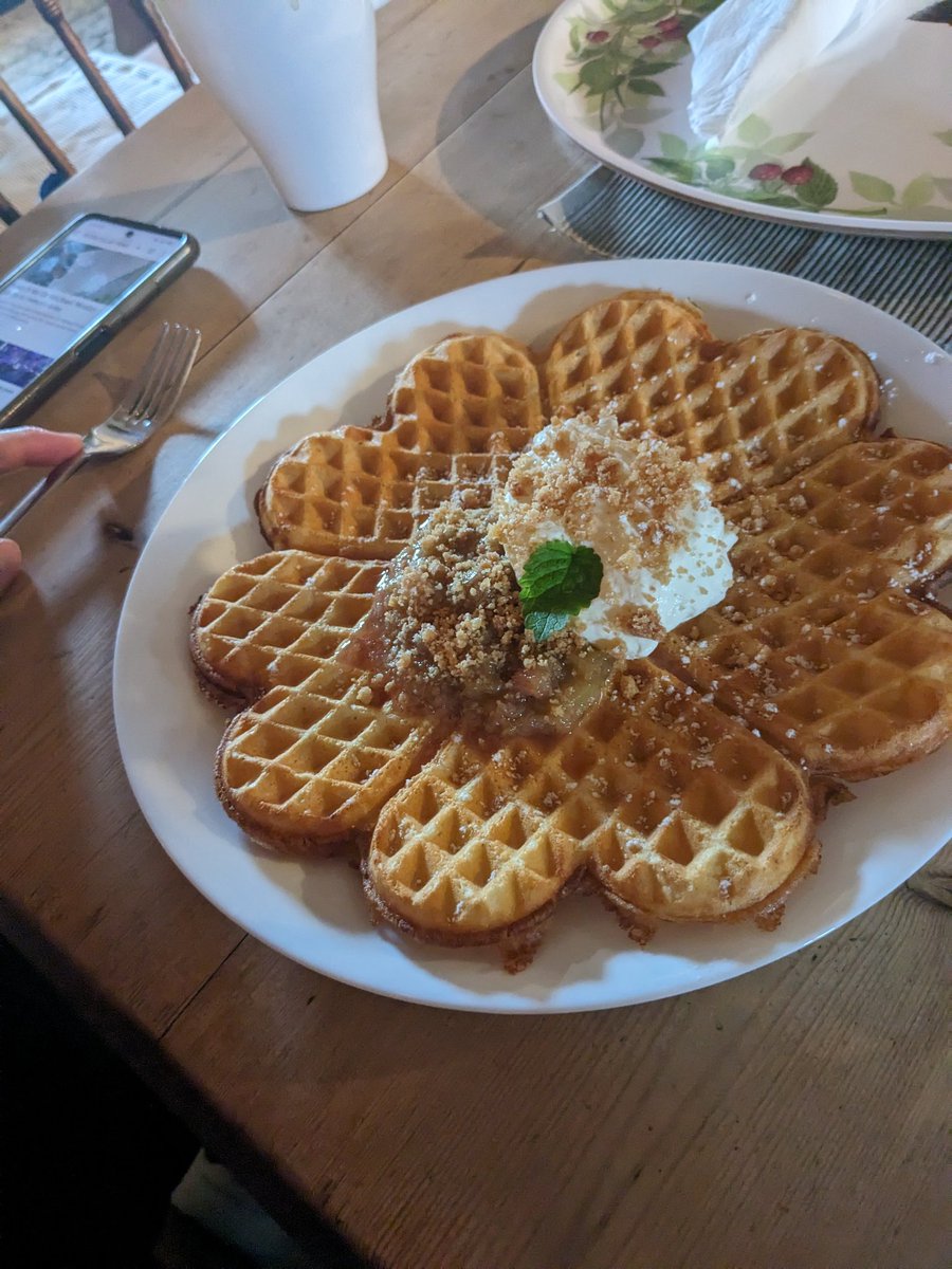 bamboolejog's tweet photo. And a photo of the waffles https://t.co/EbGYWeNYRh