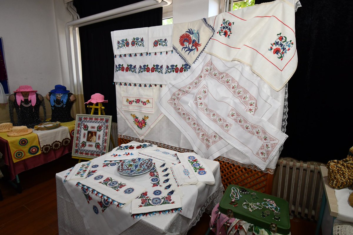 İznik Halk Eğitim Merkezi’nin Selçuk Ortaokulu’nda gerçekleştirdiği yılsonu sergi açılışı Belediye Başkan Yardımcılarımız Ahmet Kaya ve Mehmet Hıştıroğlu’nun katılımıyla gerçekleşti.