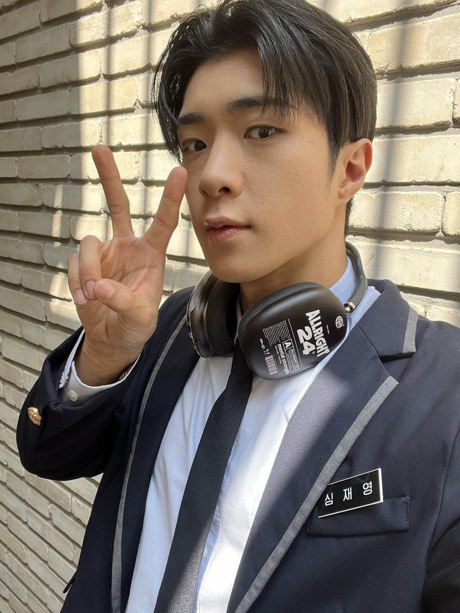 [#와이엇 #WYATT] 역시 교복은 어색행..🖤