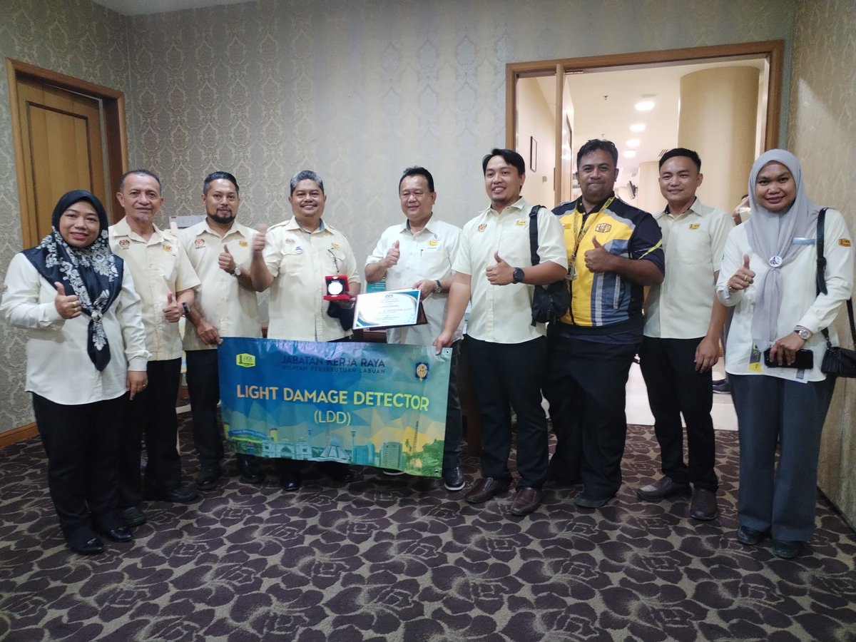 Taklimat Ringkas Produk Inovasi KIK, JKR WP Labuan (LDD : Light Damage Detector) Kepada YB. Dato Sri Menteri Kerja Raya dan YBhg. Datuk Seri KSU Kementerian Kerja Raya. - Anugerah Platinum : CITEC 2024