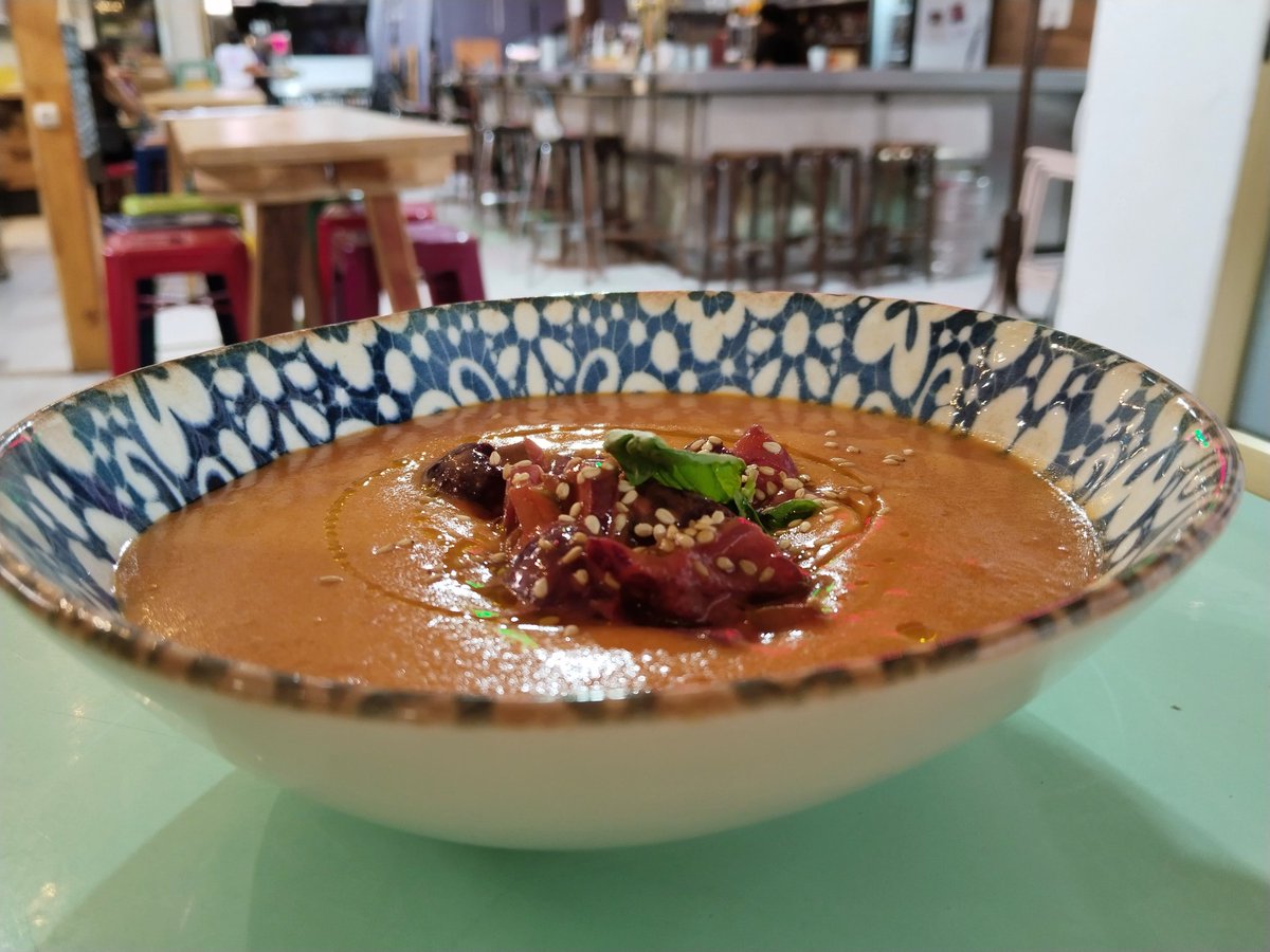 Vegicano2017's tweet photo. Te esperamos con este salmorejo con tartar de cerezas 🍒... y muchas cosas más 😻

Reservas en el 604 23 40 72

Hoy sábado, abrimos de 12h a 17h y de 19.30h a 23.30h
Mañana domingo, de 12h a 17h

#salmorejo #Vegicano #vegetarianodiferente #puertadelángel #MercadoTirsodeMolina https://t.co/Ar8uzZiCXw