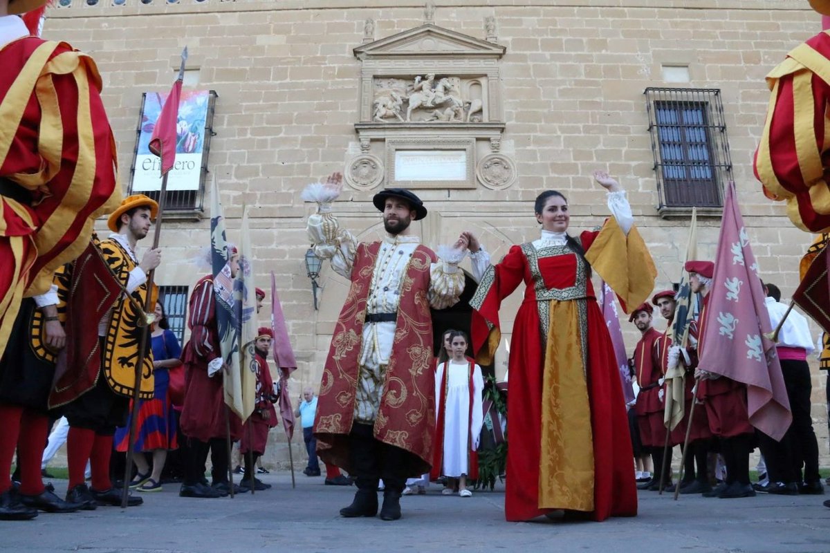 Las XXI Fiestas del Renacimiento de Úbeda, del 4 al 6 de julio, conmemoran la declaración de Úbeda y Baeza como Ciudades Patrimonio de la Humanidad el 3 de julio de 2003.
#ubeda #spain #turjaen #tourspain #turespaña #españa #renacimiento #fiestasrenacimiento #renacimientoubeda