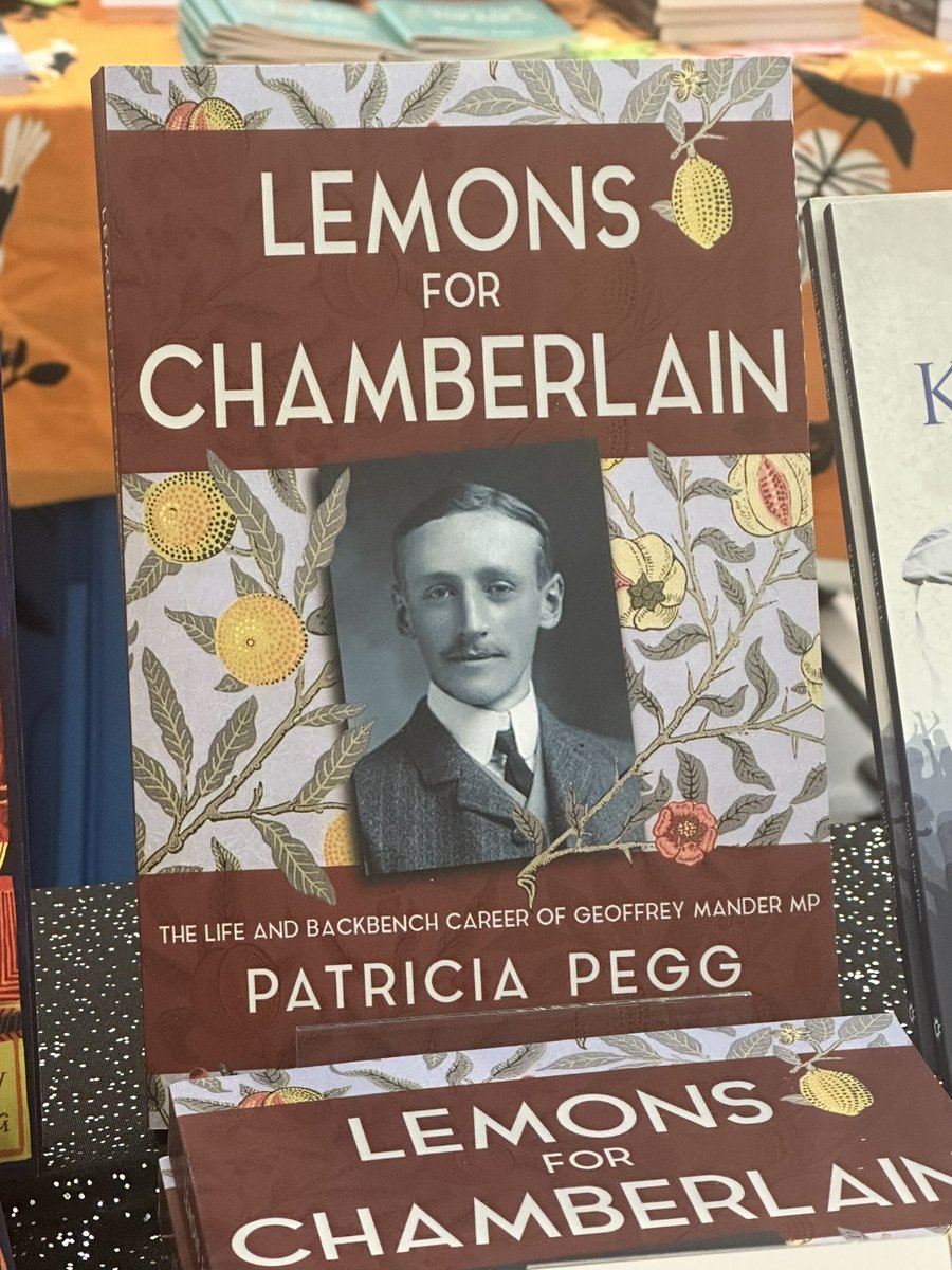 emmaastranews's tweet photo. Matthew Pegg from Mantle Press independent book publishers based in Leicester @StatesofIndie Also book design and layout https://t.co/3yVytq8LST https://t.co/YlCv11a5N4
