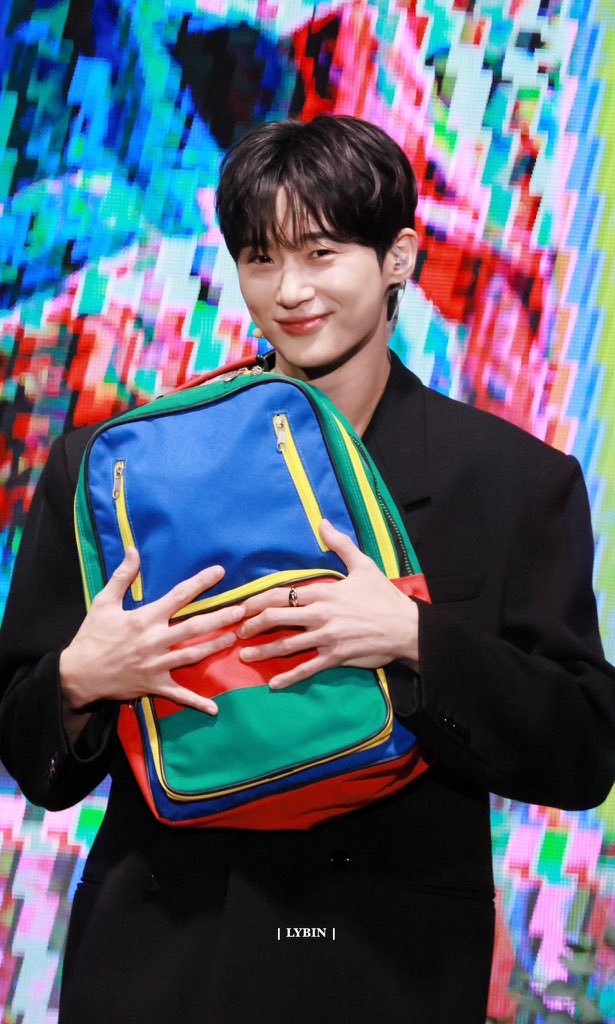 kdramadaisy's tweet photo. growing up becoming the nation's boyfriend https://t.co/aFaTQGFTlY
