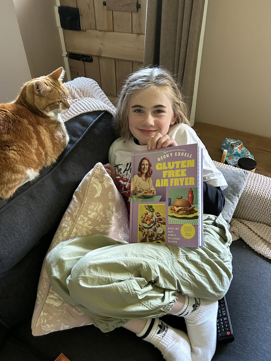 13allerina's tweet photo. @beckyexcell @QuadrilleFood @TheHappyFoodie @Coeliac_UK Our DD very excited to receive this.  BTW camping was a dream with the air fryer when you have a child with CD, more things to try now.  Thank you Becky, you continue to make her feel valued whilst she navigates her condition. 🥰 https://t.co/PELyBc6N4R