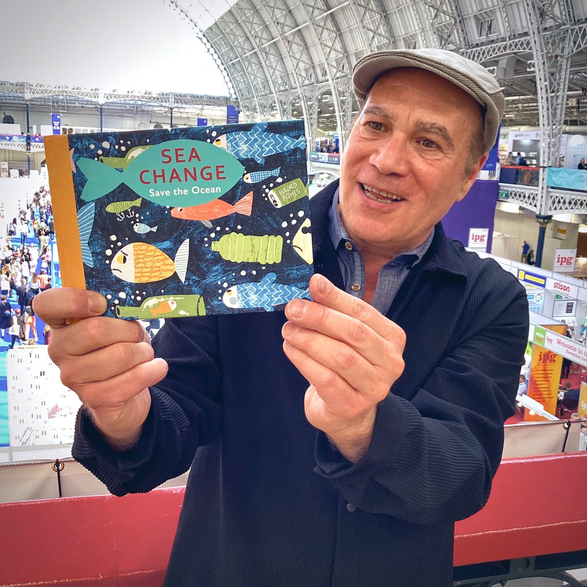 yuvalzommer's tweet image. 🌊 Happy #WorldOceanDay ! 🌊
Celebrate with Sea Change - A collection of original postcards and messages from 50 illustrators across the world, working to celebrate and protect the precious life in our oceans.
Available from otterbarrybooks.com
@OtterBarryBooks 
#SeaChange